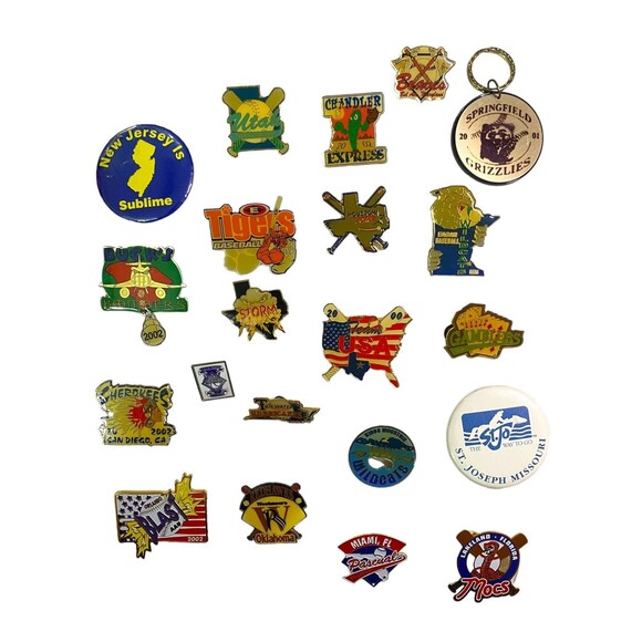 MIXED Vintage LOT 21 Pcs Various Enamel Pins Keychain Collection Sports - Picture 2 of 9